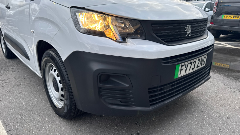 Peugeot Partner E-Standard 800 100kW 50kWh Professional Premium + Van Auto